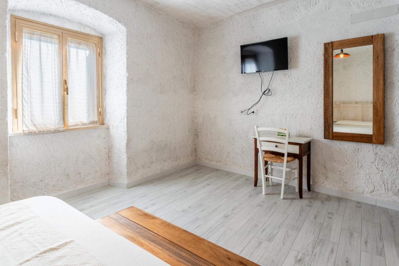 Casa Rocca Apartment บอซา ภายนอก รูปภาพ