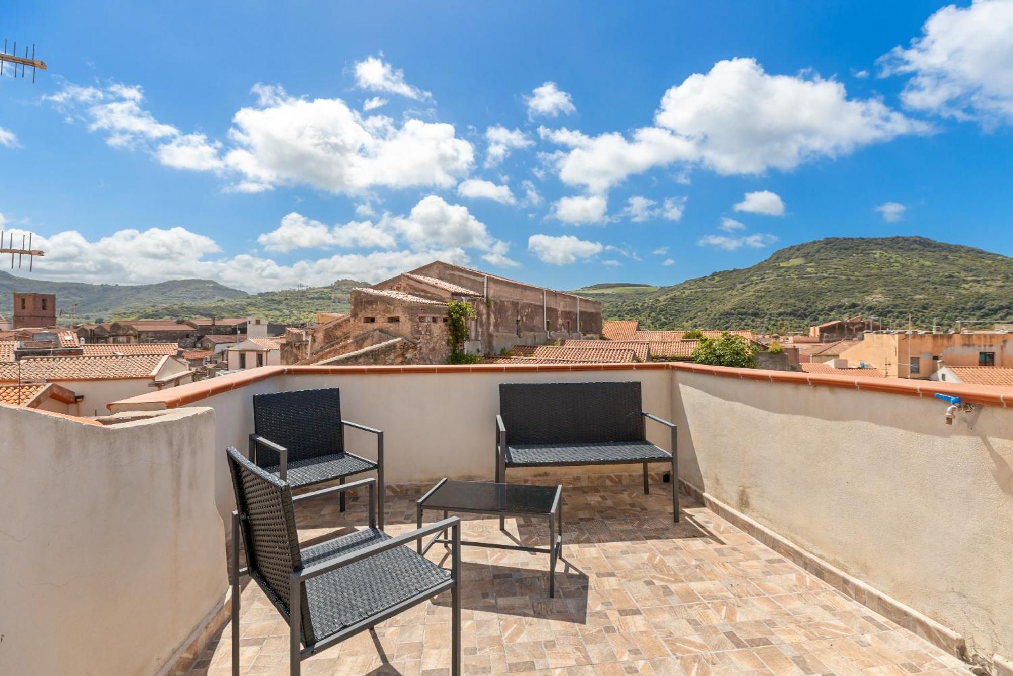 Casa Rocca Apartment บอซา ภายนอก รูปภาพ